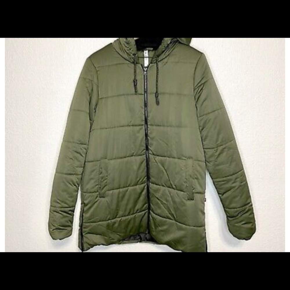 Fabletics puffer jacket - Picture 2 of 2